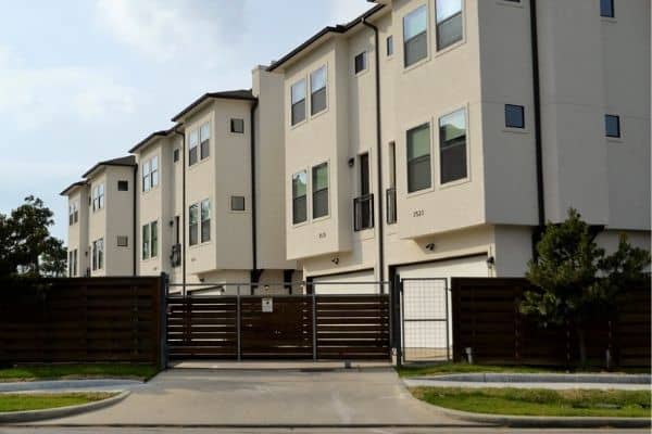 cerrajeros Garrucha realizamos mantenimiento en comunidades de vecinos al mejor precio